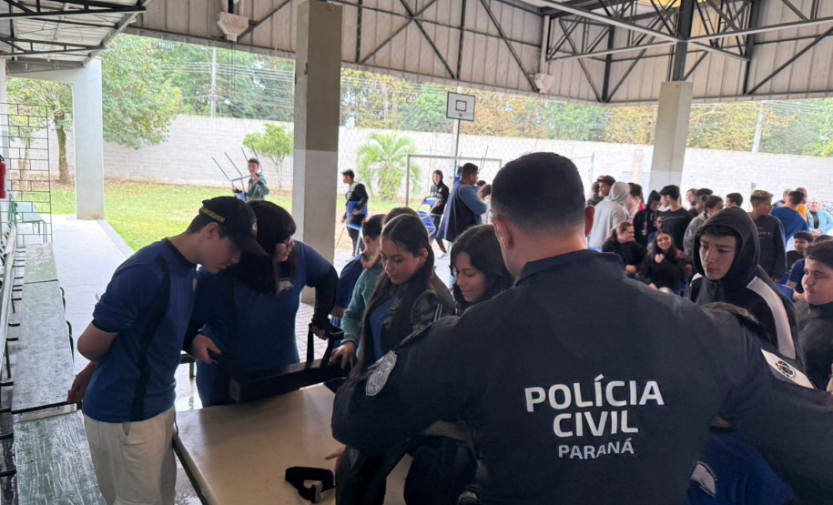 PCPR realiza palestra sobre cidadania e responsabilidade para alunos do ensino médio em Piraquara