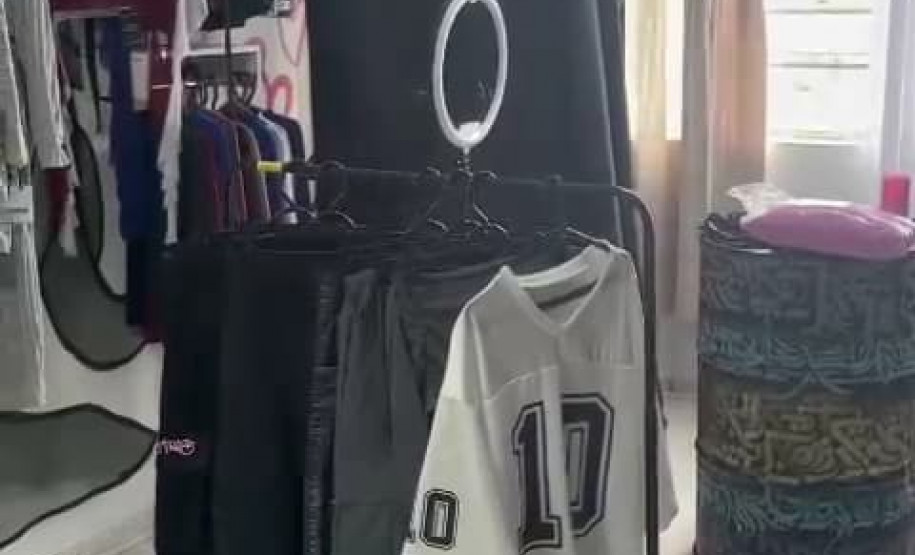 PCPR prende em flagrante mulher suspeita de fraudar contas de loja online e revender produtos em Ponta Grossa