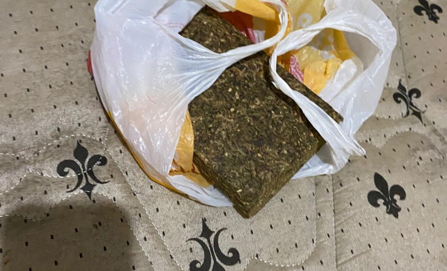 PCPR e PMPR prendem em flagrante homem por associação ao tráfico e apreendem drogas em Francisco Beltrão