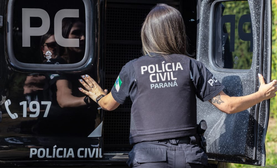 PCPR e PCSC prendem mulher foragida por tráfico de drogas em Campina Grande do Sul