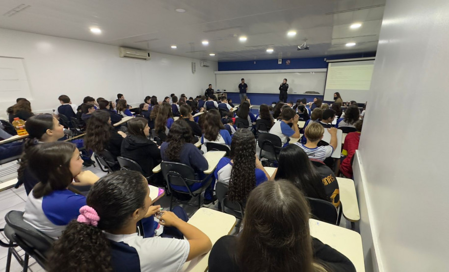 PCPR realiza palestra educativa sobre investigação criminal em escola de Cascavel
