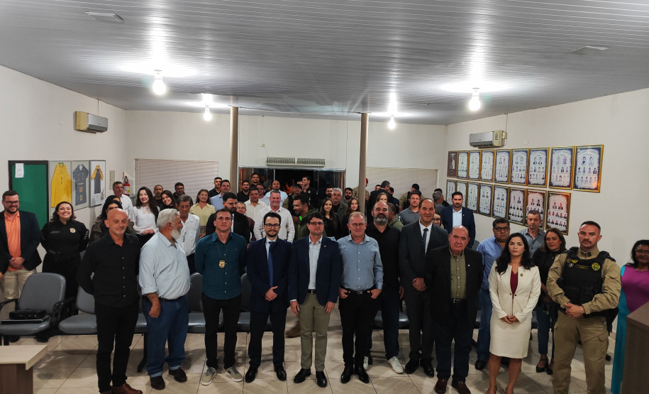 PCPR realiza solenidade de transmissão de titularidade em delegacia de Iretama