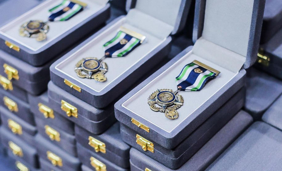 PCPR homenageia 140 servidores com medalhas de serviço policial no Oeste