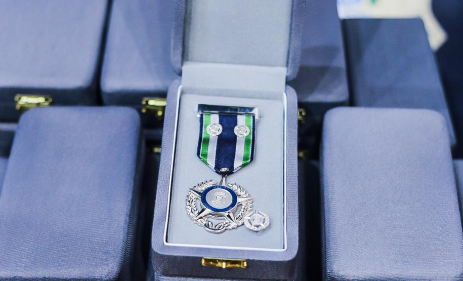 PCPR homenageia 140 servidores com medalhas de serviço policial no Oeste