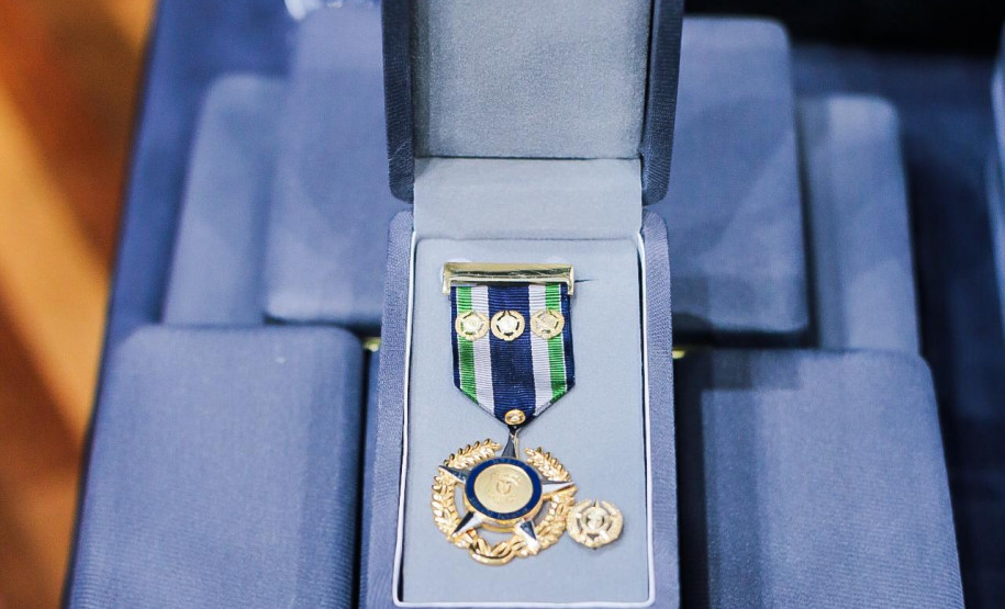 PCPR homenageia 140 servidores com medalhas de serviço policial no Oeste