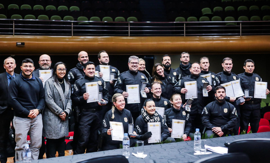 PCPR homenageia 140 servidores com medalhas de serviço policial no Oeste