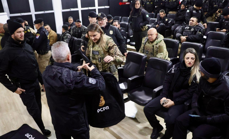 PCPR e PMPR prendem 66 pessoas em megaoperação contra grupo que controlava o tráfico no centro de Curitiba