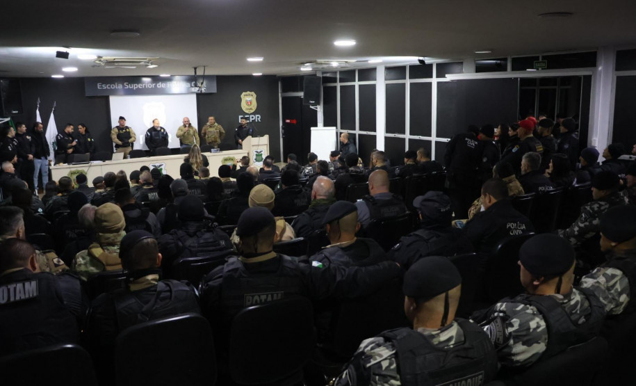 PCPR e PMPR prendem 66 pessoas em megaoperação contra grupo que controlava o tráfico no centro de Curitiba