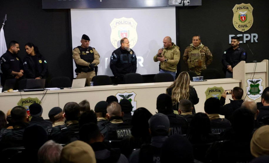 PCPR e PMPR prendem 66 pessoas em megaoperação contra grupo que controlava o tráfico no centro de Curitiba