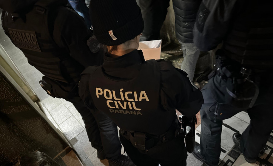 PCPR e PMPR prendem 66 pessoas em megaoperação contra grupo que controlava o tráfico no centro de Curitiba