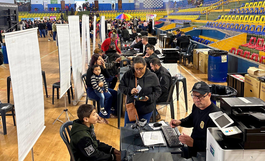 PCPR na Comunidade realiza mais de 2,1 mil atendimentos em Assis Chateaubriand e Umuarama