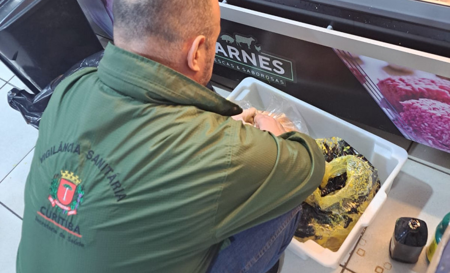 PCPR e Vigilância Sanitária realizam operação em estabelecimento por irregularidades sanitárias em Curitiba