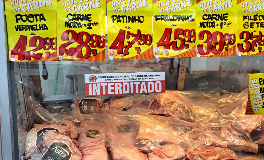 PCPR e Vigilância Sanitária realizam operação em estabelecimento por irregularidades sanitárias em Curitiba
