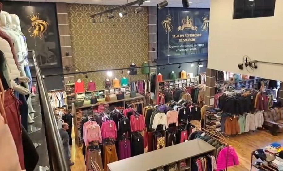 PCPR e Receita Federal prende homem em flagrante e apreendem grande quantidade de produtos falsificados, em Curitiba