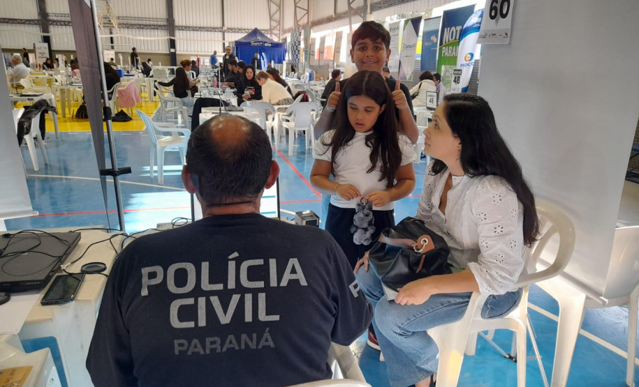 PCPR na Comunidade leva serviços de polícia judiciária para mais de 1,6 mil pessoas em Cândido de Abreu, Jacarezinho e Ponta Grossa