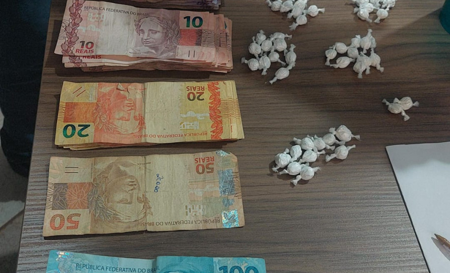 PCPR e PMPR prendem homem em flagrante por tráfico de drogas e exploração de jogos de azar em Paranacity