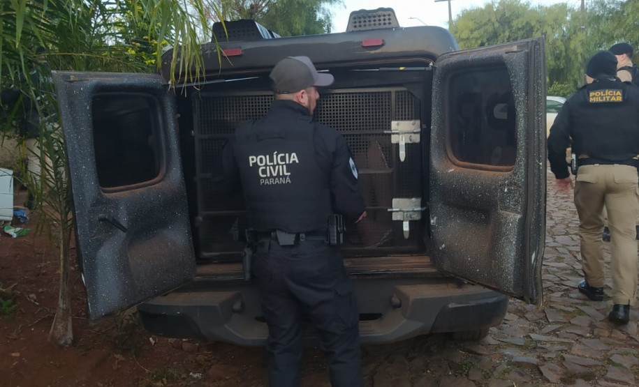 PCPR e PMPR prendem três pessoas durante operação contra o tráfico de drogas em Pitanga