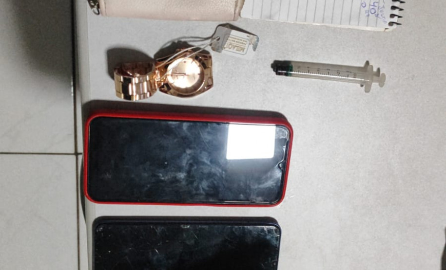 PCPR e PMPR prende dois adultos em flagrante, apreende adolescente e diversos objetos em Nova Londrina