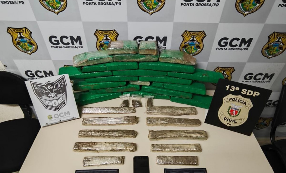 PCPR e GCM prende um homem em flagrante e apreende 20 quilos de entorpecentes em Ponta Grossa