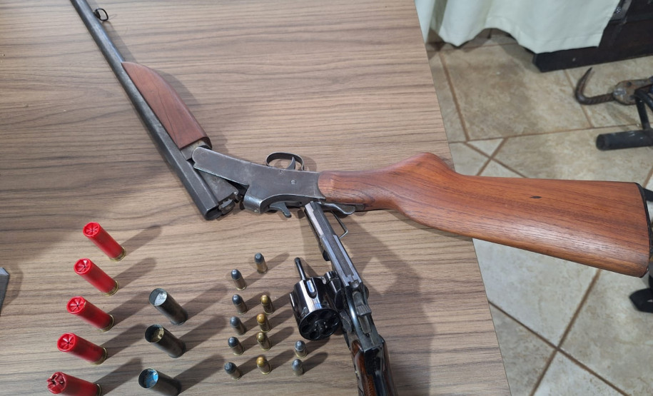 PCPR apreende diferentes armas durante operação de busca em Paranacity e Paranapoema