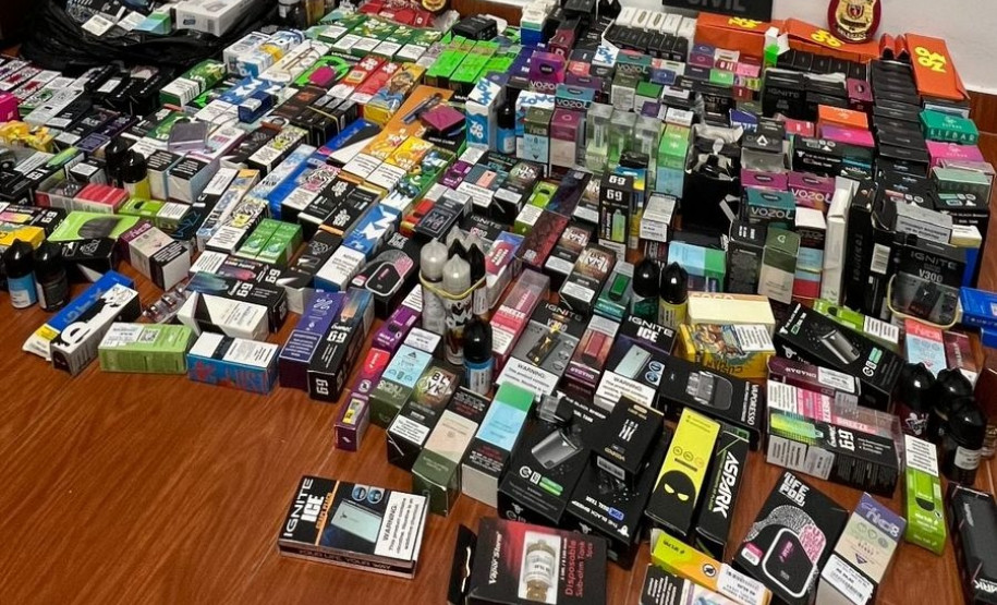 PCPR e PMPR apreendem grande quantidade de dispositivo eletrônico para fumar durante fiscalização em Cascavel