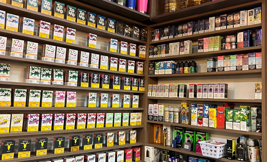 PCPR e PMPR apreendem grande quantidade de dispositivo eletrônico para fumar durante fiscalização em Cascavel