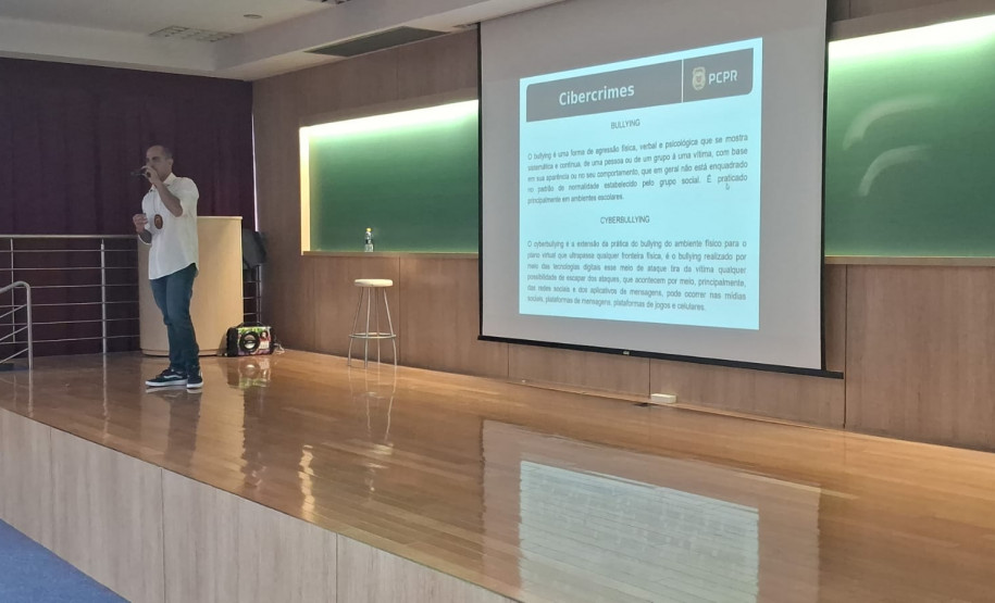 PCPR realiza palestra sobre bullying e o uso de cigarros eletrônicos em Colégio Positivo