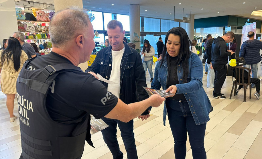 PCPR na Comunidade promove evento em alusão ao combate aos crimes ambientais em shopping de Curitiba