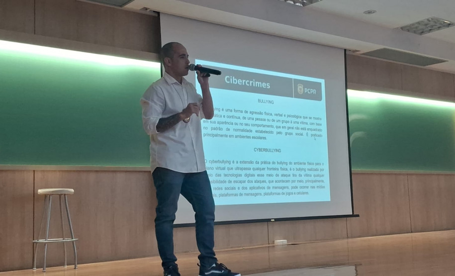 PCPR realiza palestra sobre bullying e o uso de cigarros eletrônicos em Colégio Positivo