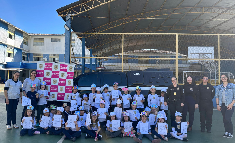 PCPR participa de atividade escolar sobre profissões em inglês em Apucarana