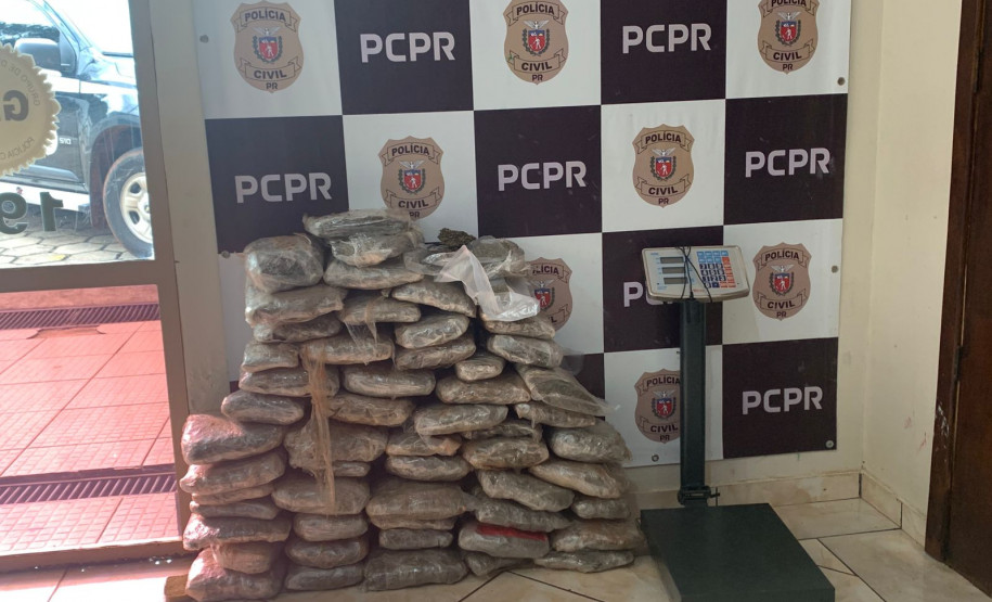 PCPR prende três pessoas por tráfico e outros crimes e apreende fuzil em Foz do Iguaçu