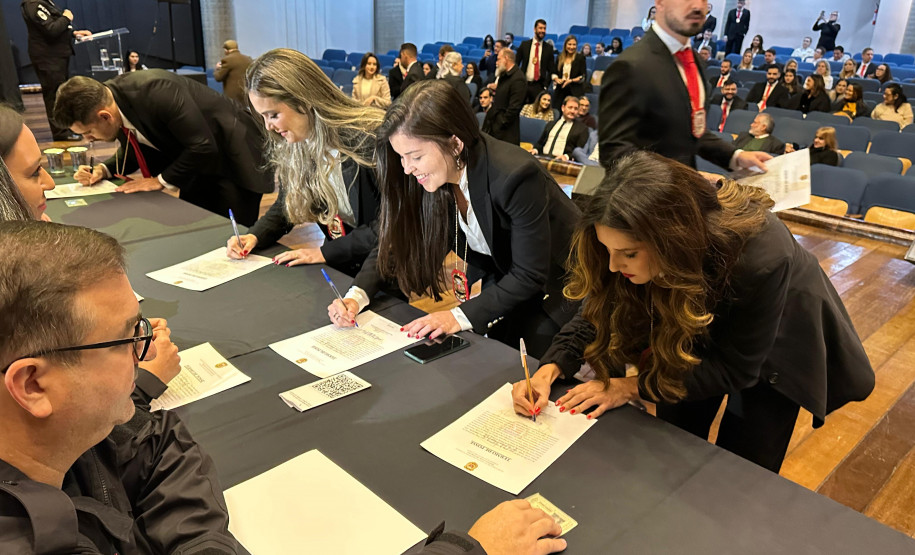 Posse dos novos policiais civis