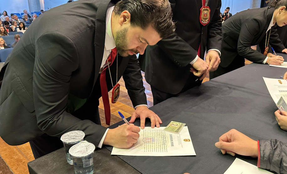 Posse dos novos policiais civis