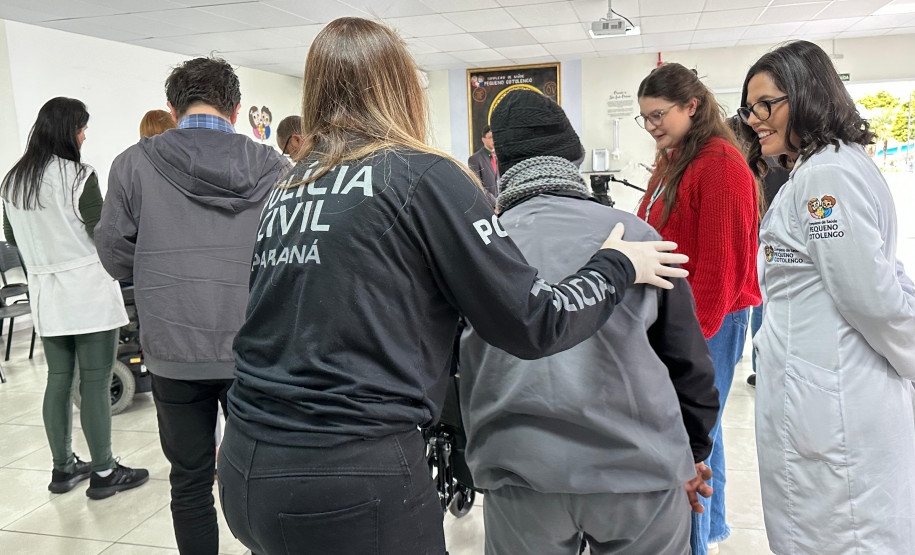 PCPR na Comunidade emite 230 carteiras de identidade para internos do Pequeno Cotolengo em Curitiba