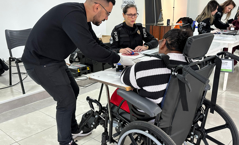 PCPR na Comunidade emite 230 carteiras de identidade para internos do Pequeno Cotolengo em Curitiba