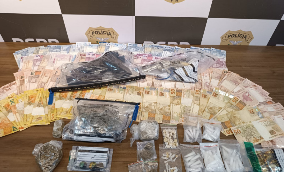 PCPR prende em flagrante quatro pessoas por tráfico de drogas e associação ao tráfico de drogas na Cidade Industrial de Curitiba