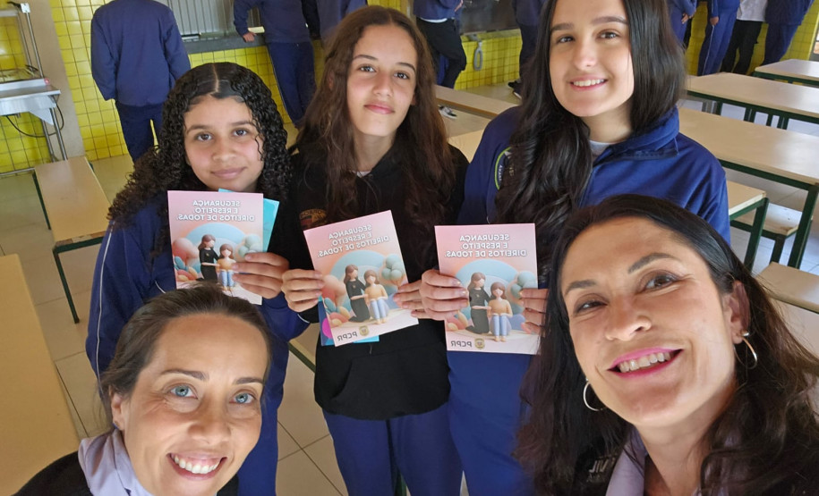 PCPR realiza palestra em escola para adolescentes em Jacarezinho