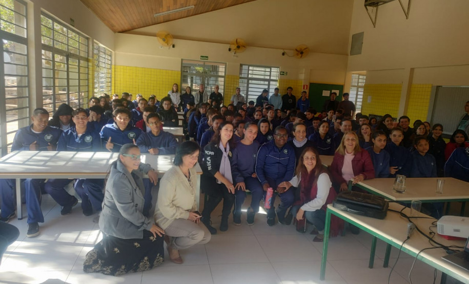 PCPR realiza palestra em escola para adolescentes em Jacarezinho