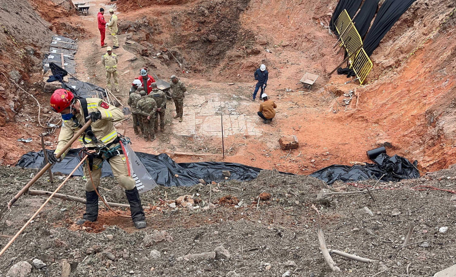 Após nove dias, forças de segurança do Paraná concluem identificação das vítimas da explosão em Quatro Barras