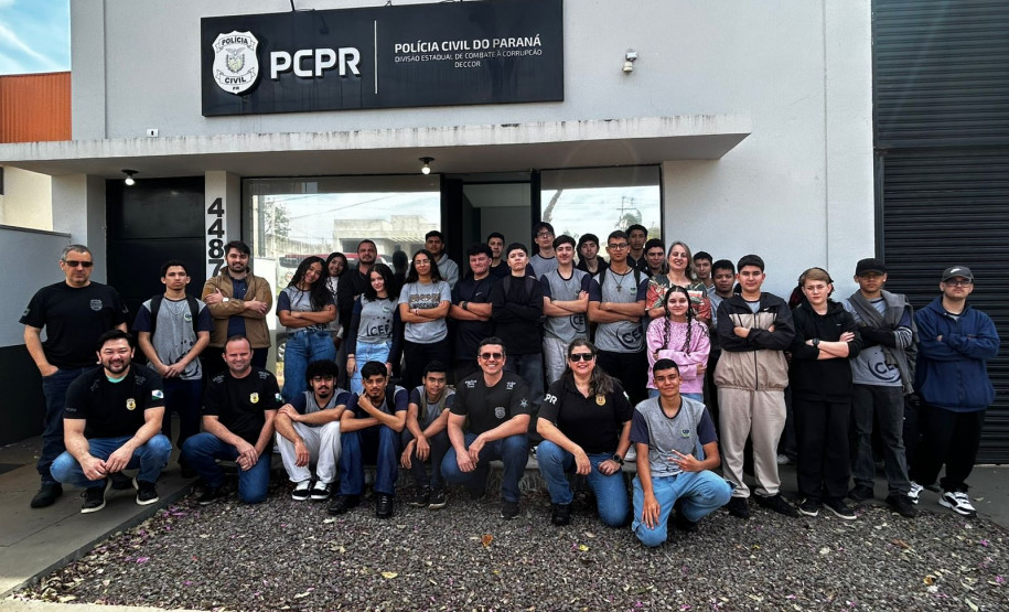PCPR realiza visita guiada para alunos do ensino médio em uma sede de Maringá