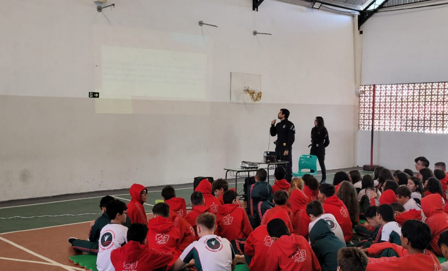 PCPR realiza palestra relacionada a Operação Shamar em escola em Araucária