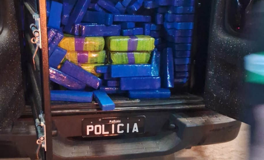 PCPR incinera mais de 1 tonelada de drogas e destrói 1500 litros de bebidas falsificadas em Araucária