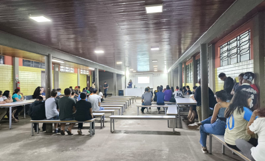 PCPR realiza palestra sobre violência doméstica e familiar contra mulher em escola de Foz do Iguaçu