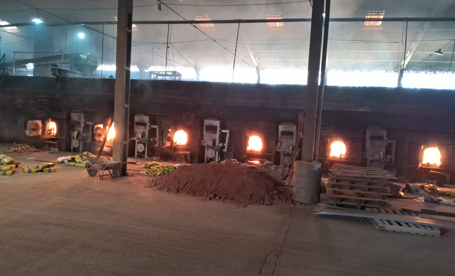 PCPR incinera mais de 1 tonelada de drogas e destrói 1500 litros de bebidas falsificadas em Araucária