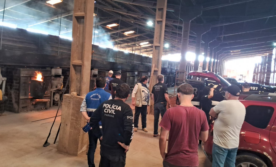 PCPR incinera mais de 1 tonelada de drogas e destrói 1500 litros de bebidas falsificadas em Araucária