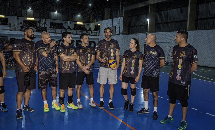 PCPR participa de jogo de vôlei com presença do campeão olímpico Giba