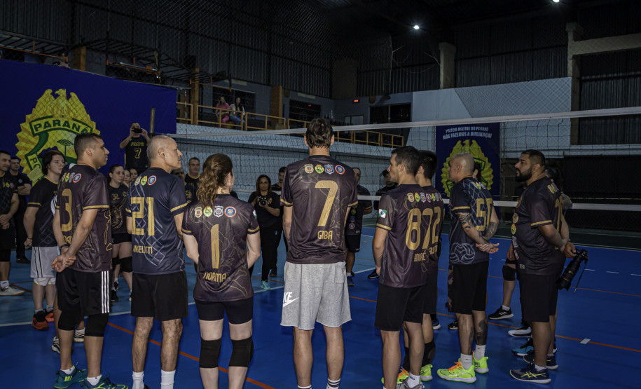 PCPR participa de jogo de vôlei com presença do campeão olímpico Giba