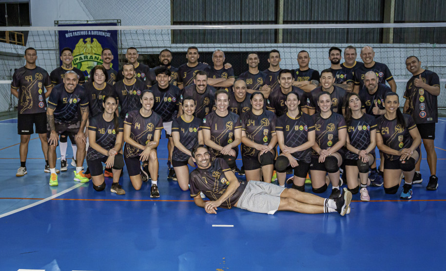 PCPR participa de jogo de vôlei com presença do campeão olímpico Giba