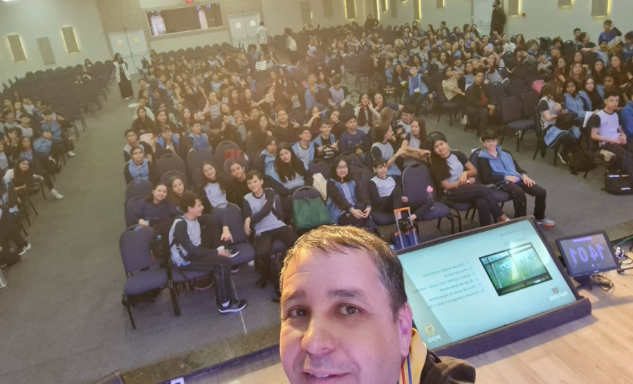 PCPR realiza palestra sobre crimes virtuais em Colégio Adventista de São José dos Pinhais