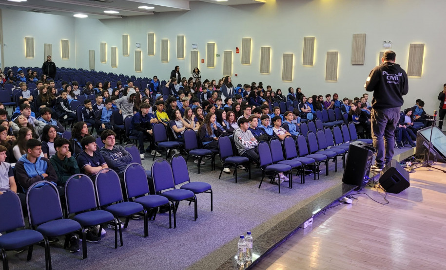 PCPR realiza palestra sobre crimes virtuais em Colégio Adventista de São José dos Pinhais
